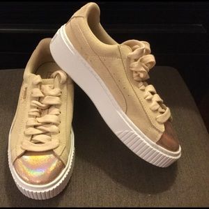 Puma Suede Platform Blush 6.5 Brand New